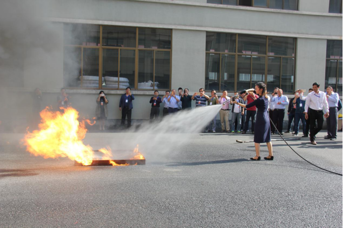 Company Staff Conduct Fire Extinguishing Drill